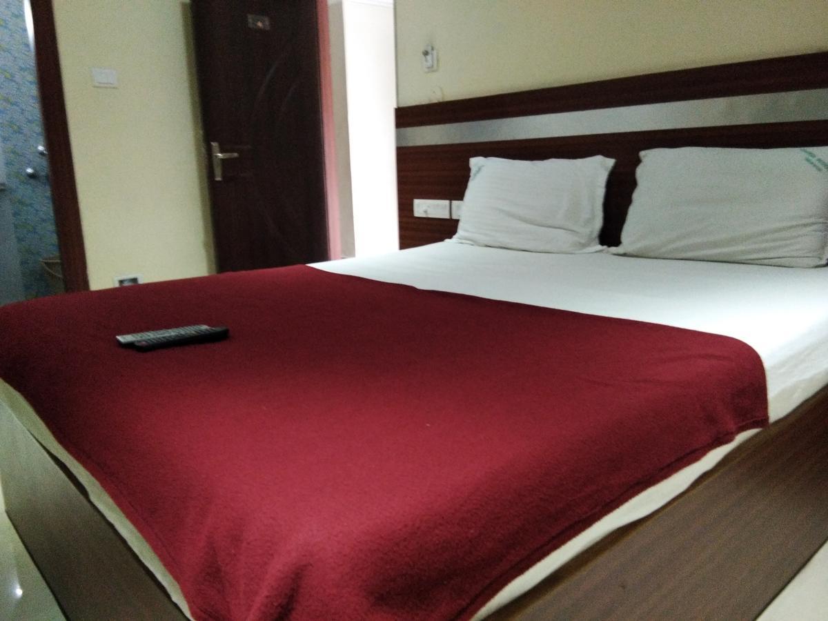 Hotel Adarsh Residency Тирупати Экстерьер фото